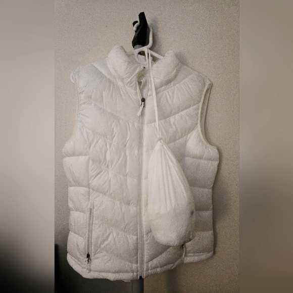 Charter Club Jackets & Blazers - Charter Club White Quilted Vest Insulated Design With Detachable Hood And Bag